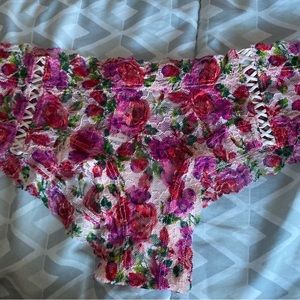 Medium cheeky panty VS